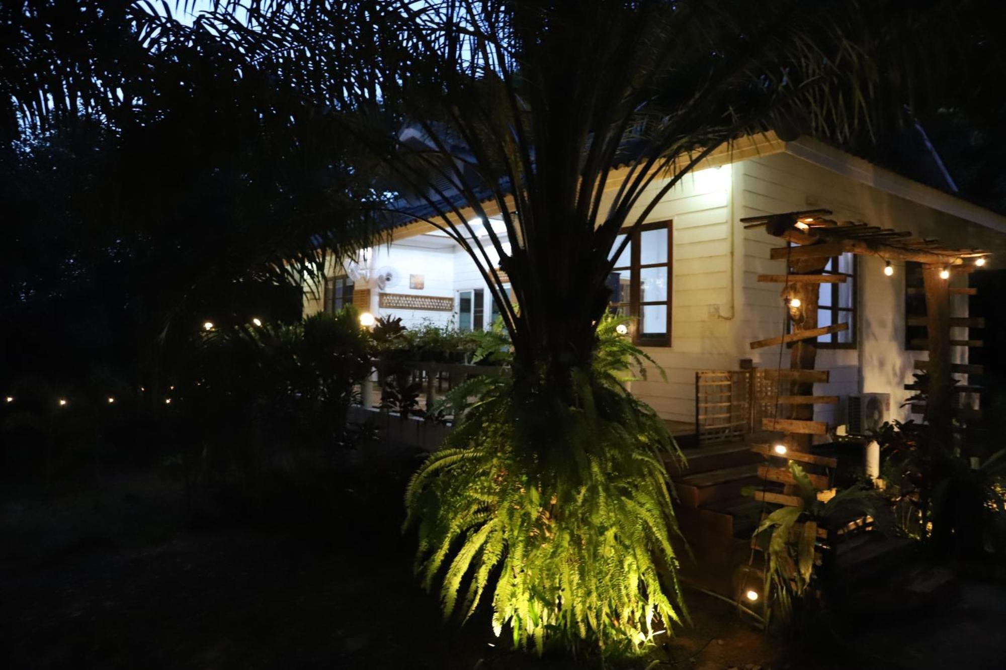 Kood Life Hotel Ko Kut Exterior photo
