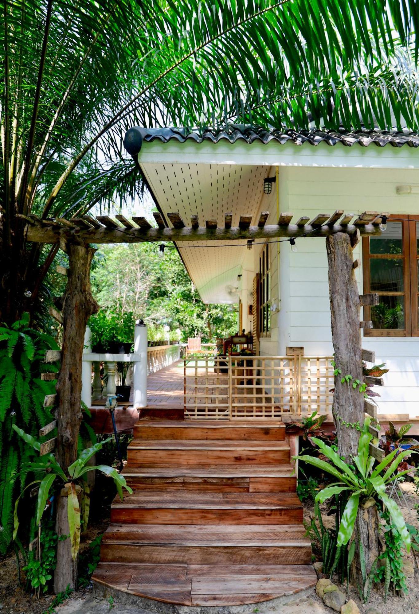 Kood Life Hotel Ko Kut Exterior photo